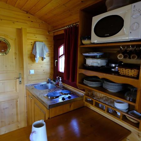 Les Roulottes De La Ferme Des Chanaux Saint-Julien-d'Ance Exterior foto